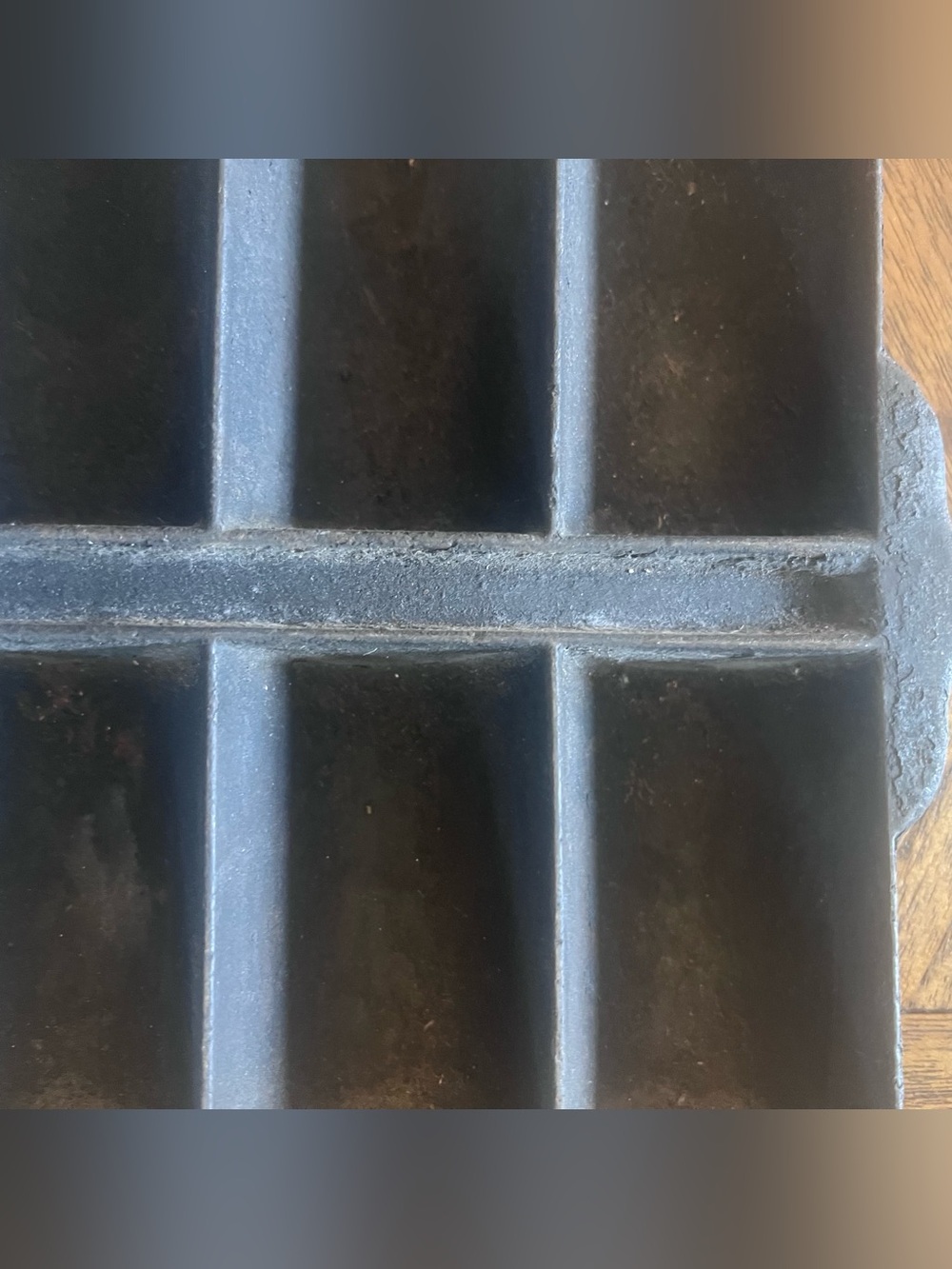 Vintage Cast Iron French Loaf/Cornbread/Muffin Pan, 12 Cavity, No Rust - Picture 3 of 13